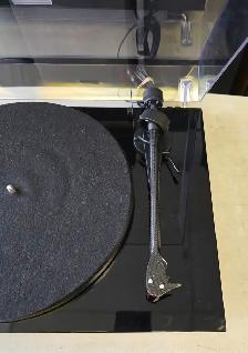 PROJECT DEBUT CARBON BELT DRIVE MANUAL TURNTABLE - Photo 3