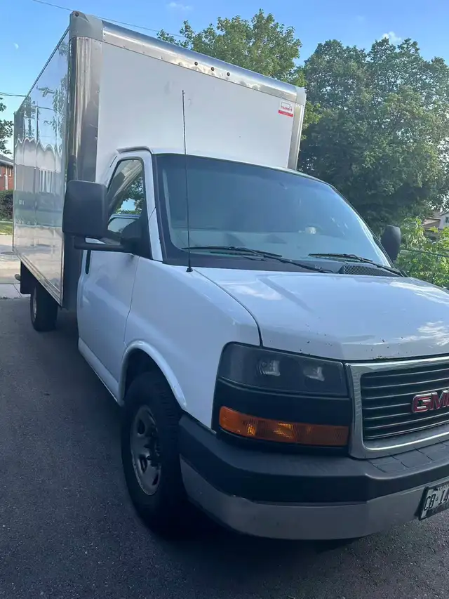 GMC box truck 2017 4 wheels