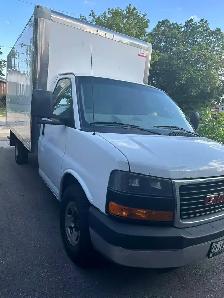 GMC box truck 2017 4 wheels