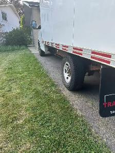 GMC box truck 2017 4 wheels - Photo 2