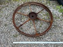 Antique steel wheel décor - Photo 3