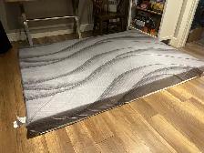 À donner – Matelas de VR Lippert Queen 60 x 80 po – Presque neu