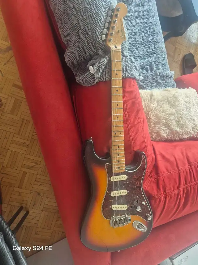 FENDER STRATOCASTER