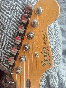FENDER STRATOCASTER - Photo 2