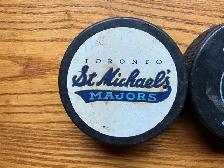 Vintage St. Michael’s Majors & Buzzers Hockey Pucks ! - Photo 2