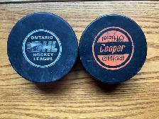 Vintage St. Michael’s Majors & Buzzers Hockey Pucks ! - Photo 4