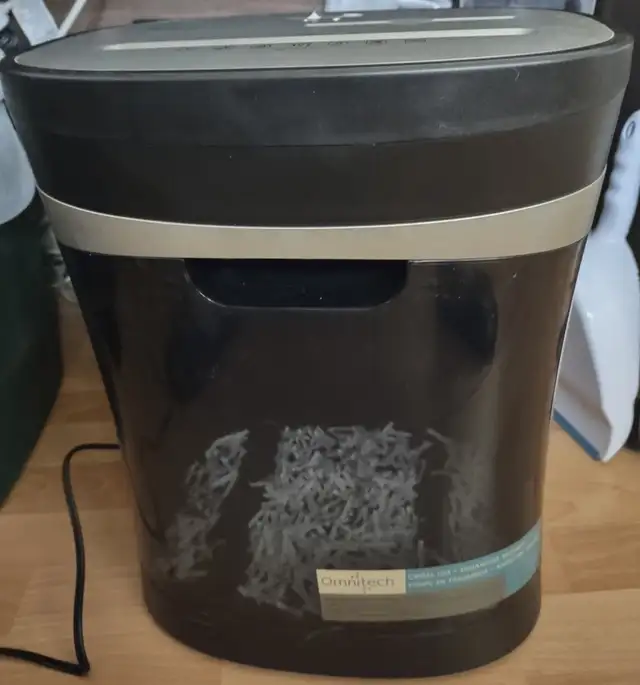 Omnitech Cross Cut Paper Shredder, Model OT-EXC12A.