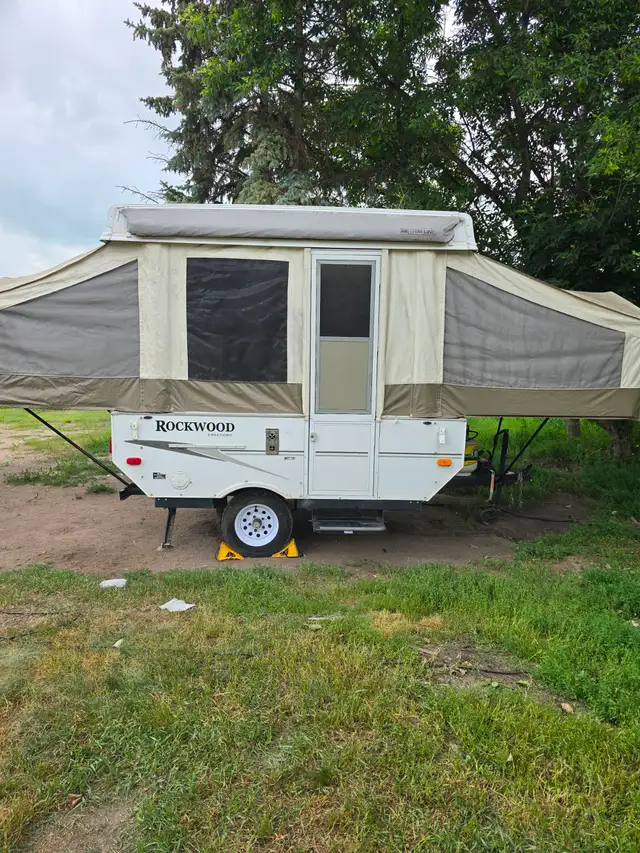 ROCKWOOD TENT TRAILER