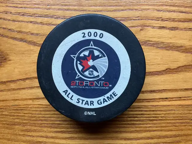 2000  NHL 50th. All-Star Game Toronto Official Game Puck !
