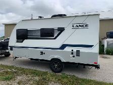 2022 LANCE 1475 Travel Trailer - Photo 3