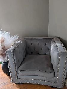 Set of 2 beautiful gray velvet chairs