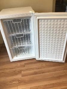 Artic King Upright Freezer - Photo 2