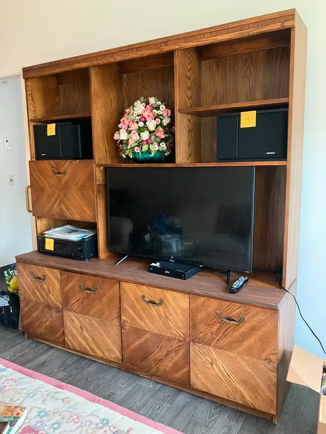 FREE - Wall Unit