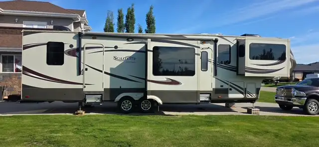 2015 Grand Design Solitude 379 FL