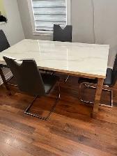 Table de salle à manger style marbre et 4 chaises - Photo 5