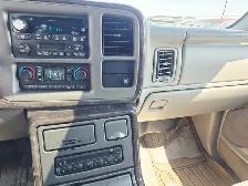2003 GMC Yukon Denali 4WD Sunroof 8 passenger - Photo 18