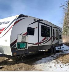 2013 Fuzion Holiday Toy Hauler Trailer by Keystone - Photo 2