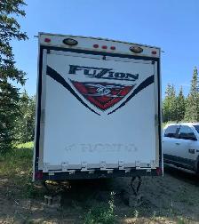 2013 Fuzion Holiday Toy Hauler Trailer by Keystone - Photo 5