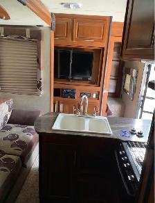 2013 Fuzion Holiday Toy Hauler Trailer by Keystone - Photo 7