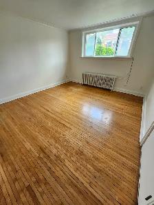 LEASIDE,  Charming one bedroom Eglinton/Laird - Photo 3