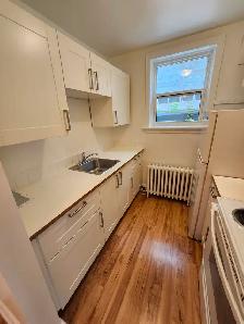 LEASIDE,  Charming one bedroom Eglinton/Laird - Photo 8