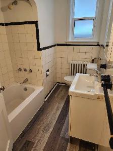 LEASIDE,  Charming one bedroom Eglinton/Laird - Photo 14