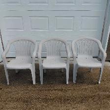 3 chaises de patio en PVC