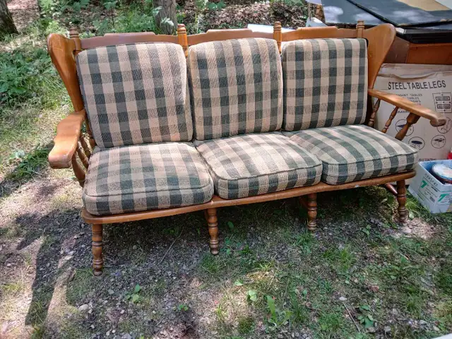 Cottage Couch and 2 matching chairs-ready     for pi