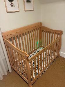 Beautiful wooden bed crib - Photo 2