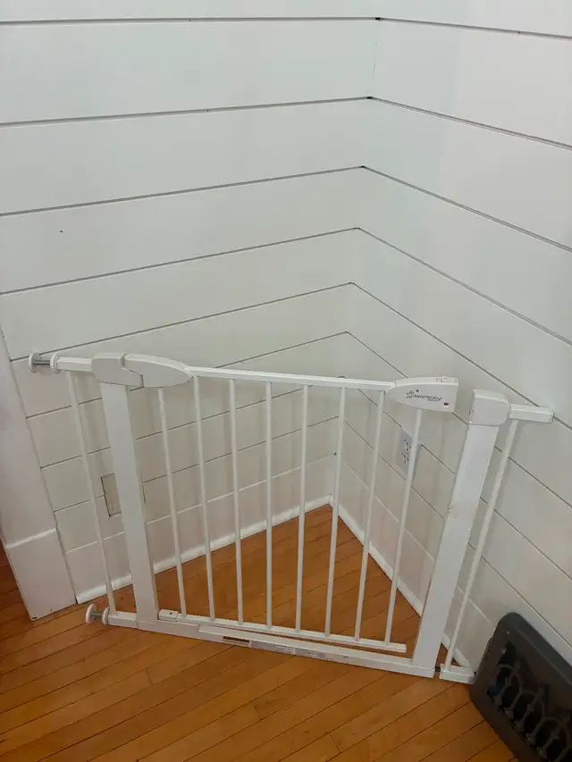 Dreambaby Tension Baby gate (no screws required)