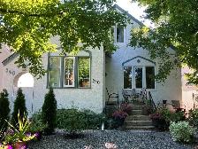 LOVELY CHARACTER 1 BR & DEN UPSTAIRS DUPLEX SEPT 1ST