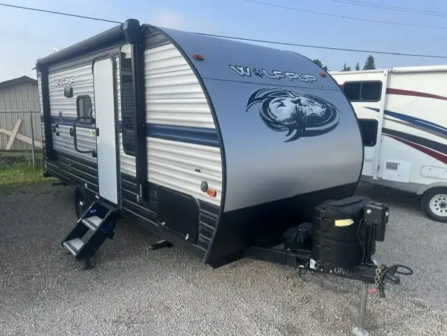 2020 Wolf Pup 16PF Couples Model