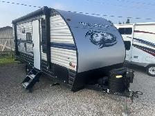 2020 Wolf Pup 16PF Couples Model