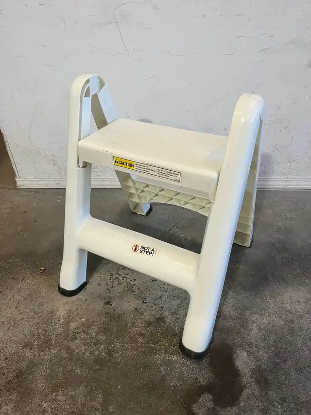 Rubbermaid folding step stool