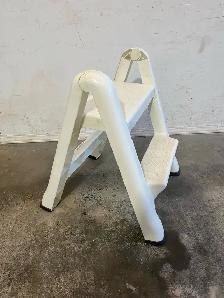 Rubbermaid folding step stool - Photo 2