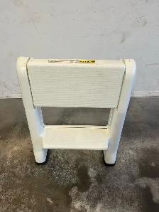 Rubbermaid folding step stool - Photo 4