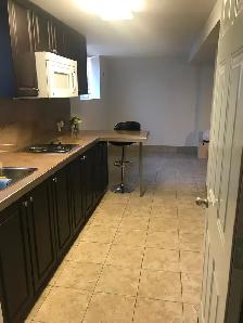 Cozy Bachelor in Port Credit - Photo 4