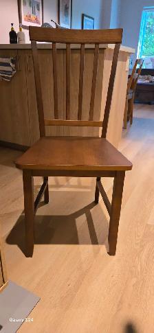 Chaise presque neuve (acheté en décembre 2024). Plus besoin.