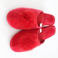 PANTOUFLES EN VELOUR ROUGE, GR 7 FEMME, TALONS 2'DE HAUT: $10.00 - Photo 3