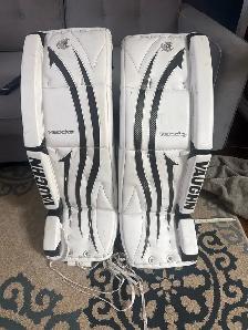 Vaughn Velocity 7480 Goalie Pads 32 1.5