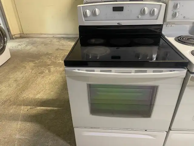 Cuisinière blanche vitrocéramique Whirlpool