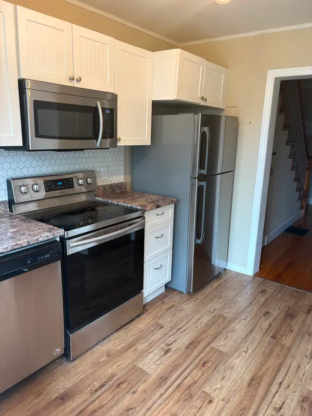 2 Bedroom, 1 Bath FOR RENT-108 James Street Brockville