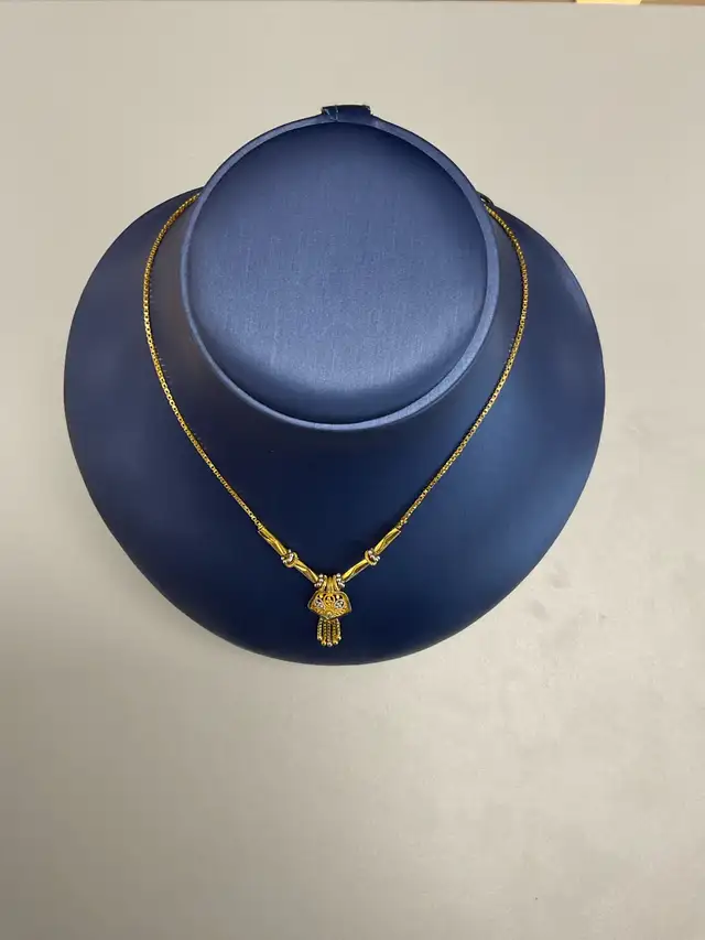 9 inch 7.84g 22k gold necklace