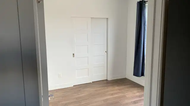 CHAMBRE DISPONIBLE IMMÉDIATEMENT