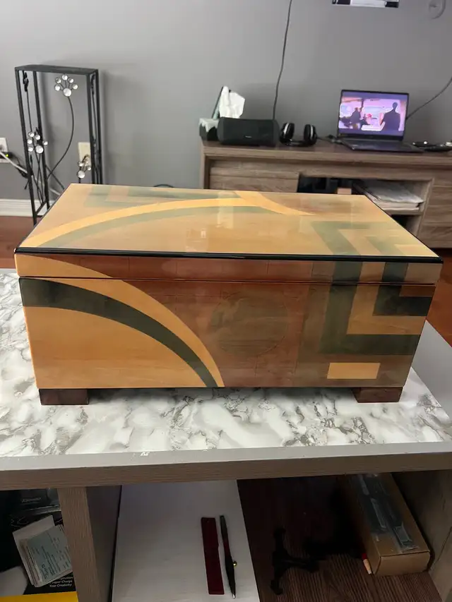 LARGE CIGAR HUMIDOR