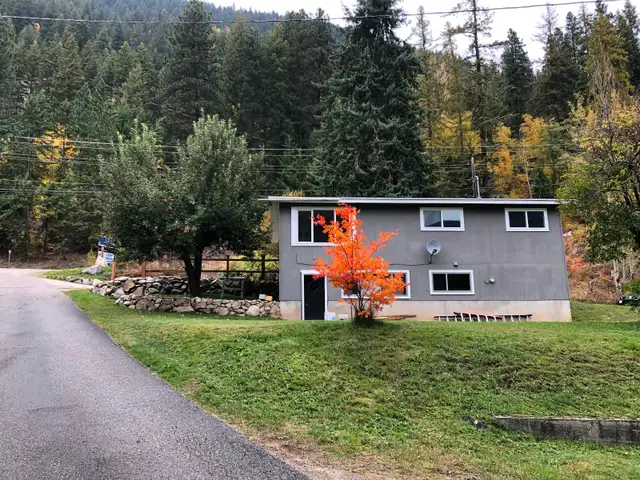 Two bedroom house on Kootenay Lake