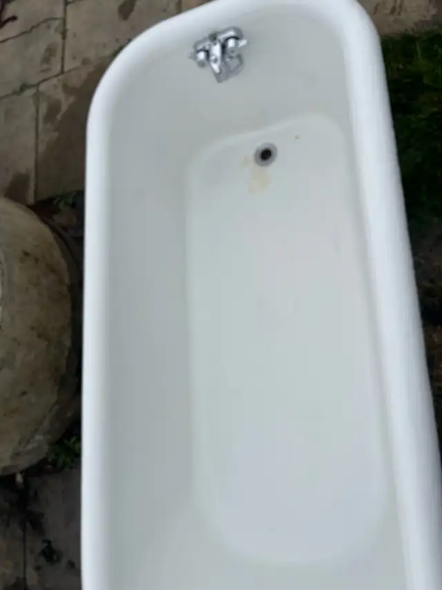 Claw foot tub