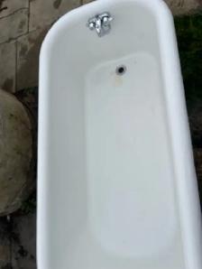 Claw foot tub