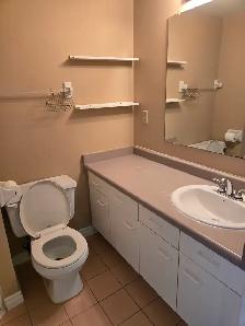 Very Desirable North End 2 Bed 2 Bath High-Rise Apt FOR RENT ! - Photo 9