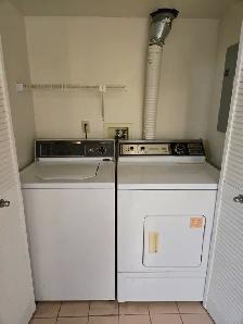 Very Desirable North End 2 Bed 2 Bath High-Rise Apt FOR RENT ! - Photo 11